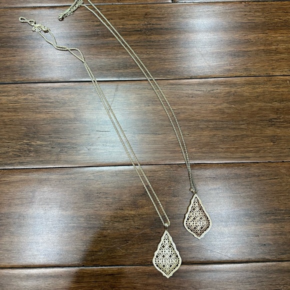 Kendra Scott Elegant Gold Pendant Necklaces set of 2 - gold and rose gold - Picture 1 of 4
